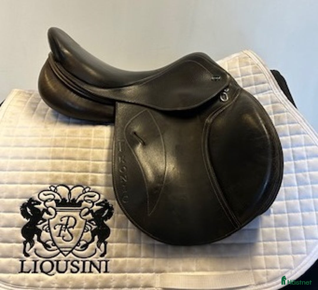 Sadlar hästutrustning till salu: Hoppsadel Ikonic 15" i Uppsala - Annons 1