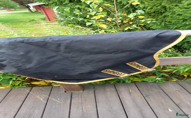 Täcken hästutrustning till salu i Umeå - Annons 14