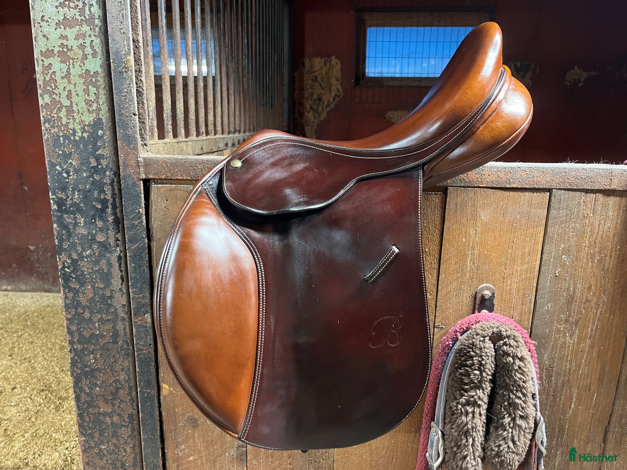 Sadlar hästutrustning Gudomligt skön hoppsadel från bates - Annons 1