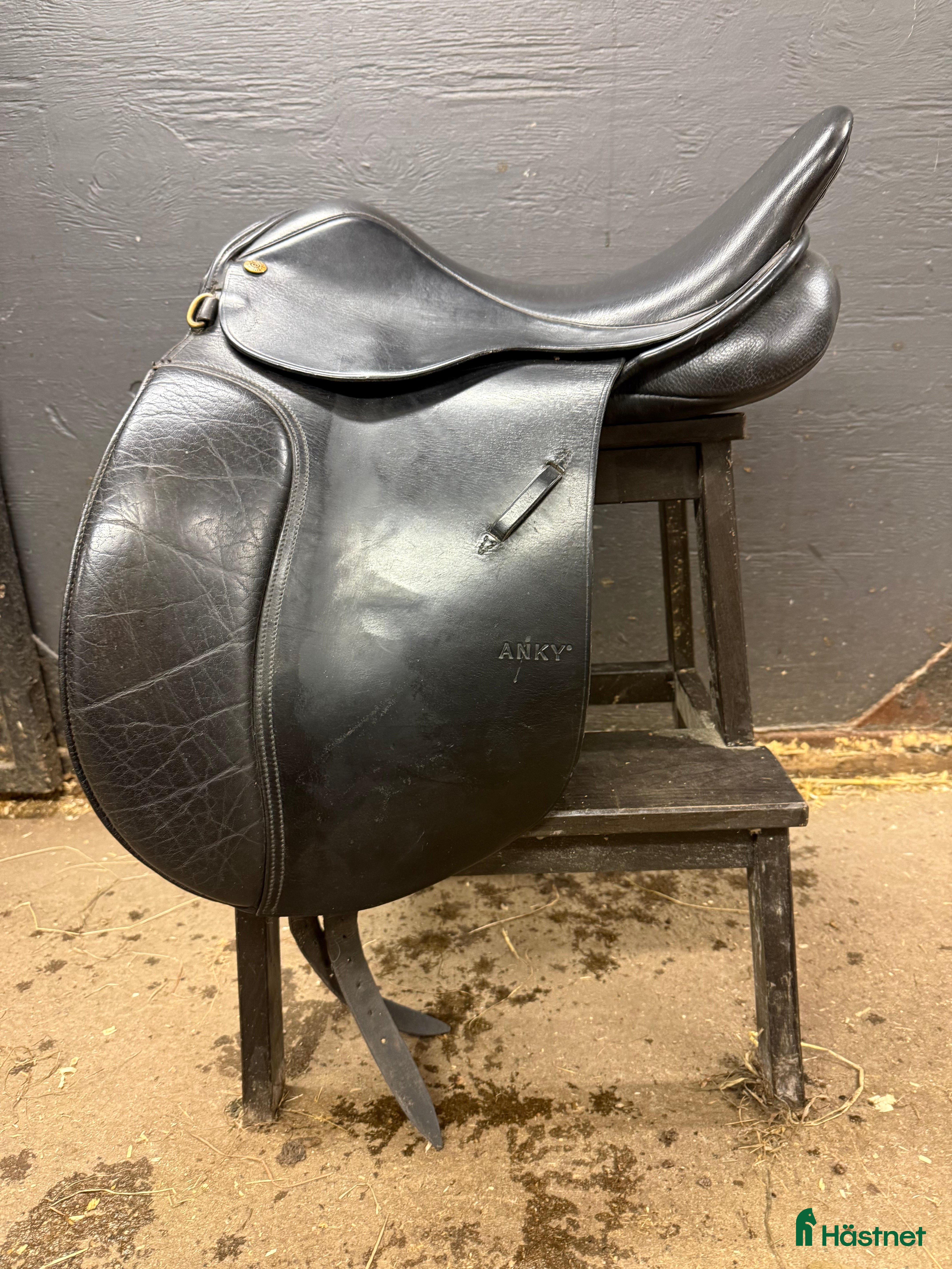 Sadlar hästutrustning till salu: Dressyrsadel Pessoa Anky i svart läder  i Njurunda - Annons 1