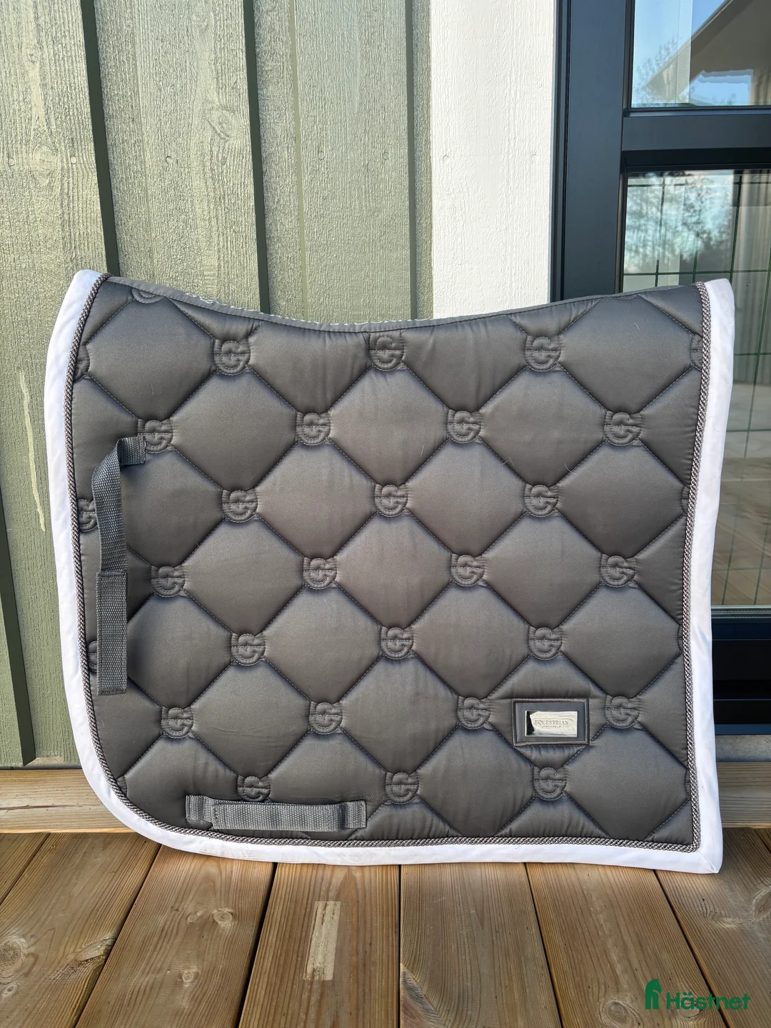 Schabrak & Vojlockar hästutrustning till salu: Säljer grått ES i Järna - Annons 1