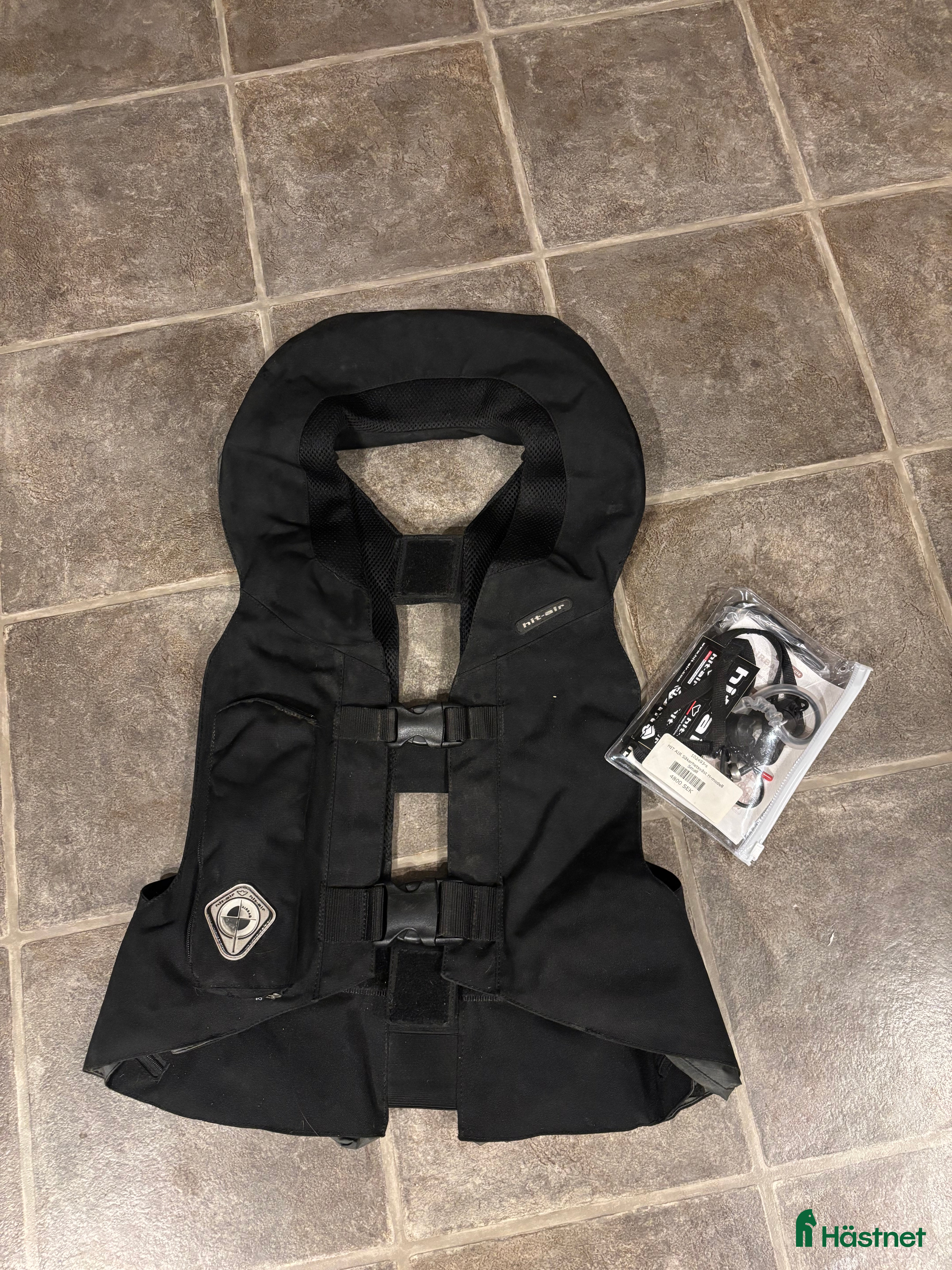 Säkerhetsvästar ryttarutrustning till salu: Hit air airbag säkerhetsväst i Hjärnarp - Annons 1