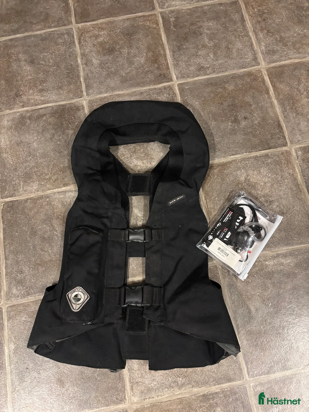 Säkerhetsvästar ryttarutrustning till salu: Hit air airbag säkerhetsväst i Hjärnarp - Annons 1