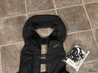 Säkerhetsvästar ryttarutrustning till salu: Hit air airbag säkerhetsväst i Hjärnarp - Annons 1