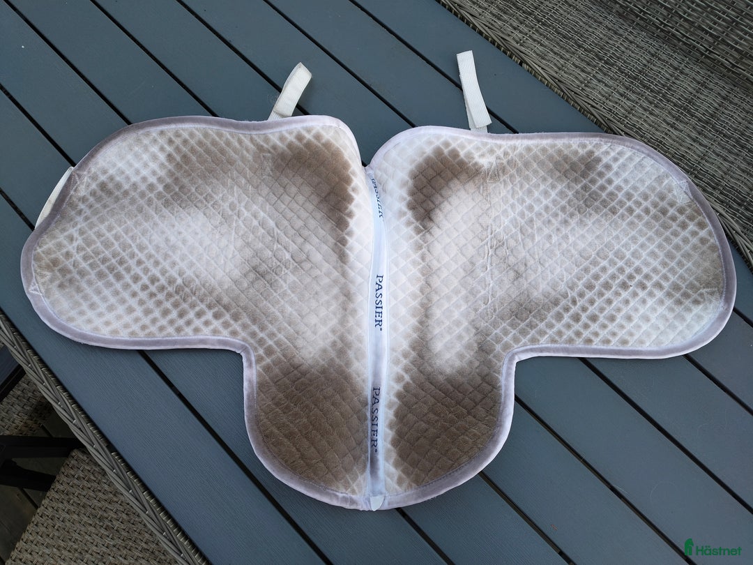 Schabrak & Vojlockar hästutrustning till salu: Diverse schabrak, paddar & vojlockar i Ljungbyholm - Annons 24