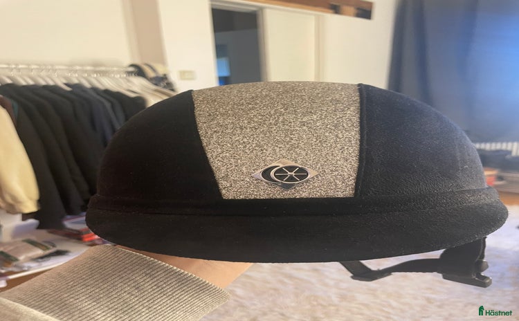 Hjälmar ryttarutrustning till salu: Hjälm i fint skick i Rimforsa - Annons 6