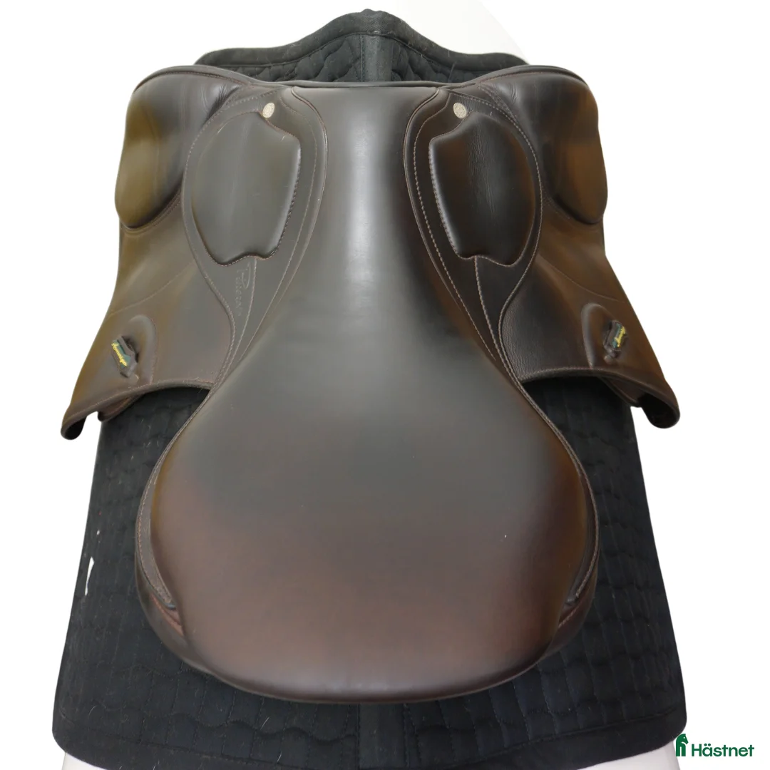 Sadlar hästutrustning till salu: Amerigo HC Pinerolo 17,5" i nyskick! i Upplands Väsby - Annons 4