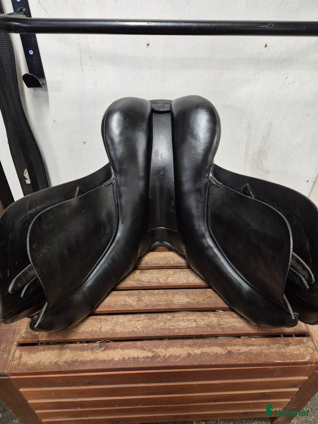 Sadlar hästutrustning till salu: Svart 17" 36 Globus Loke i Ullånger - Annons 3