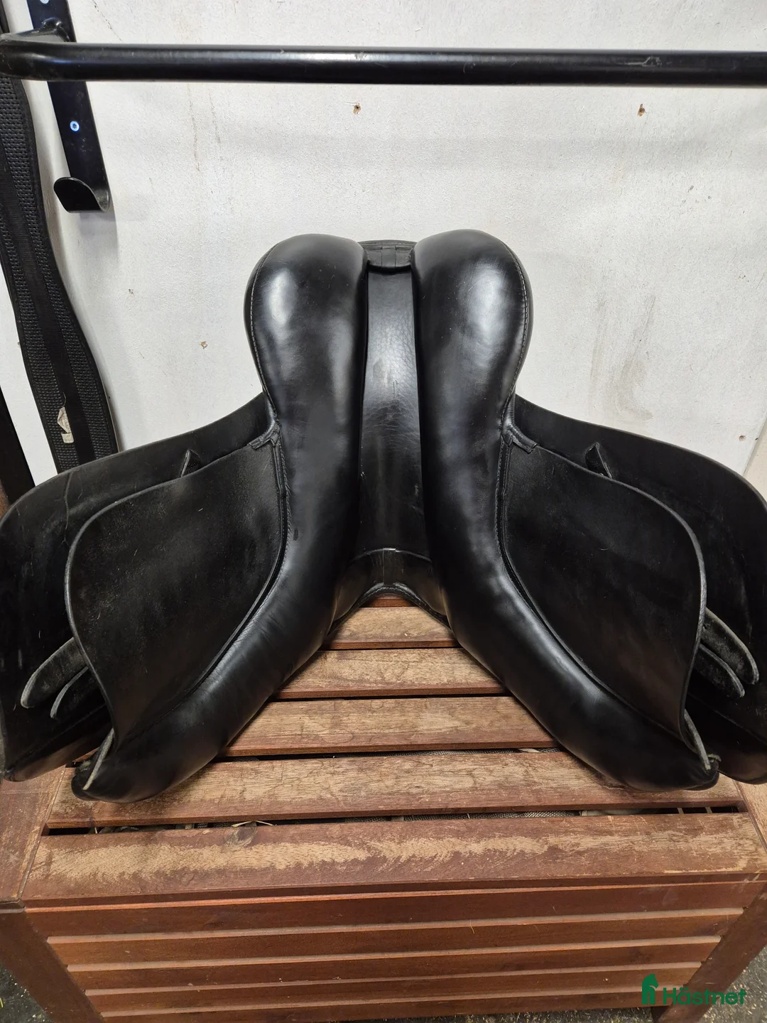 Sadlar hästutrustning till salu: Svart 17" 36 Globus Loke i Ullånger - Annons 3