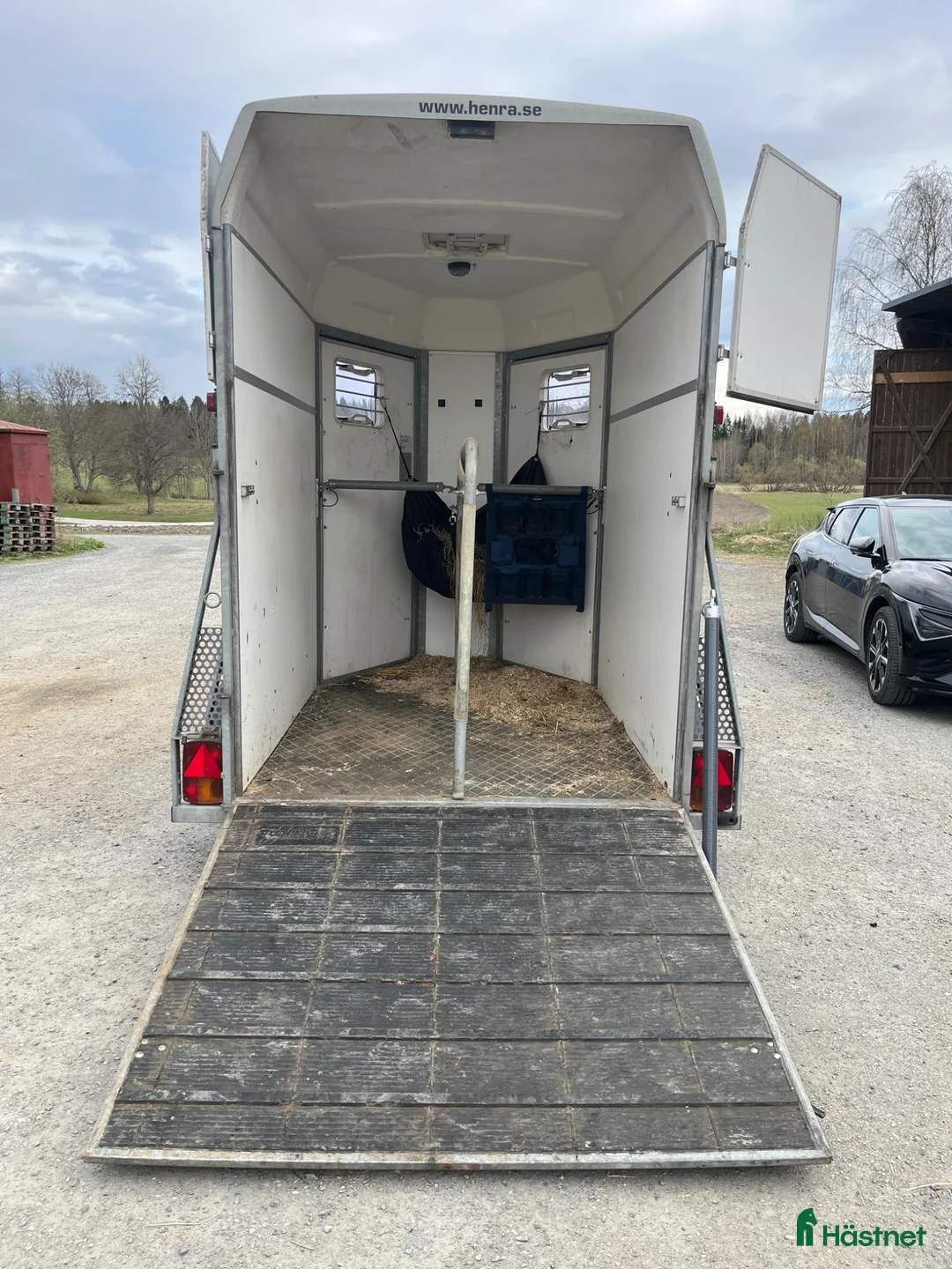 Hästtransporter  fordon & transport till salu: Mycket praktisk transport - Annons 5