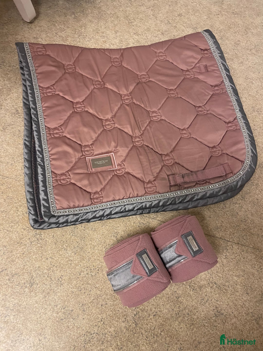 Schabrak & Vojlockar hästutrustning till salu: Flera Dressyrschabrak från Equestrian Stockholm  i Brastad - Annons 1