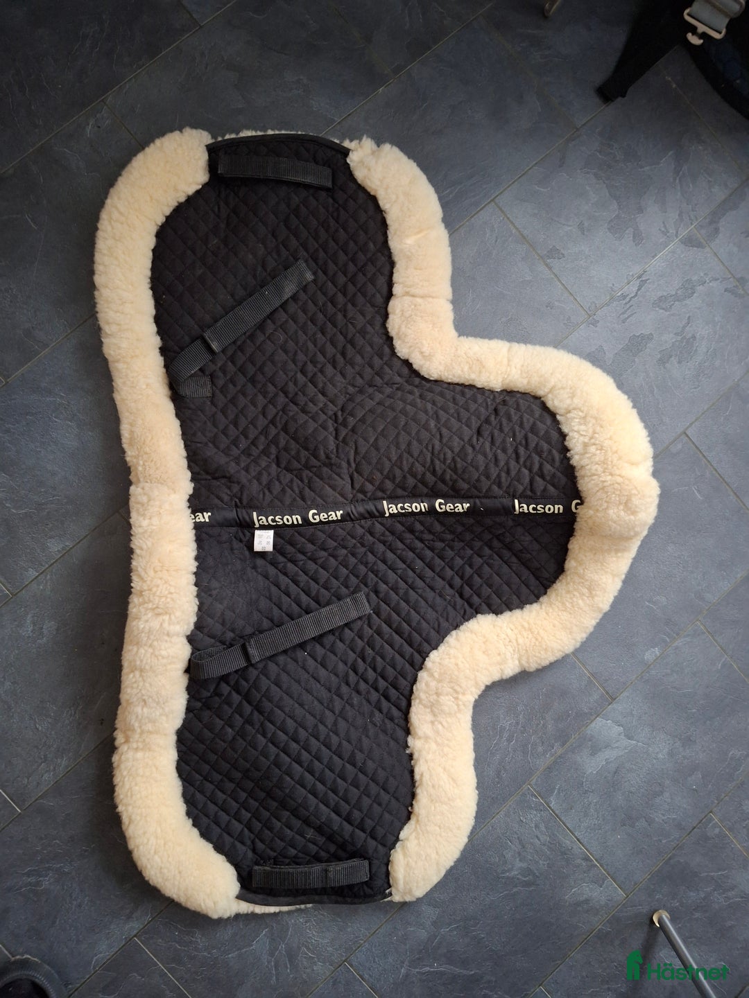 Schabrak & Vojlockar hästutrustning till salu: Fårskinn vojlock. i Orsa - Annons 1