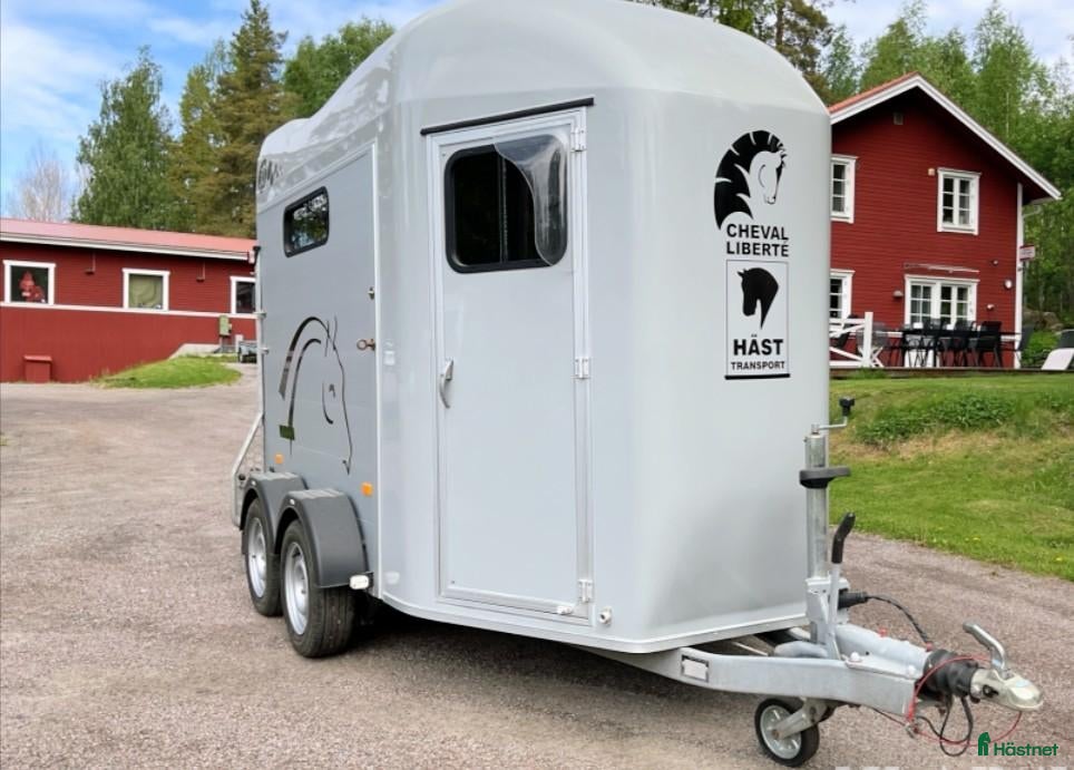 Hästtransporter  fordon & transport till salu: Hästtransport momsad - Annons 1