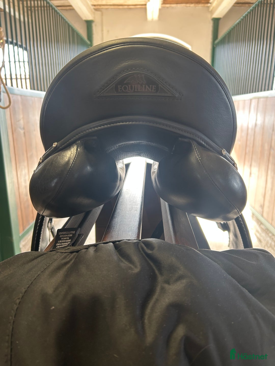 Sadlar hästutrustning till salu: Equiline Alissum 17” Svart  i Värsås - Annons 4