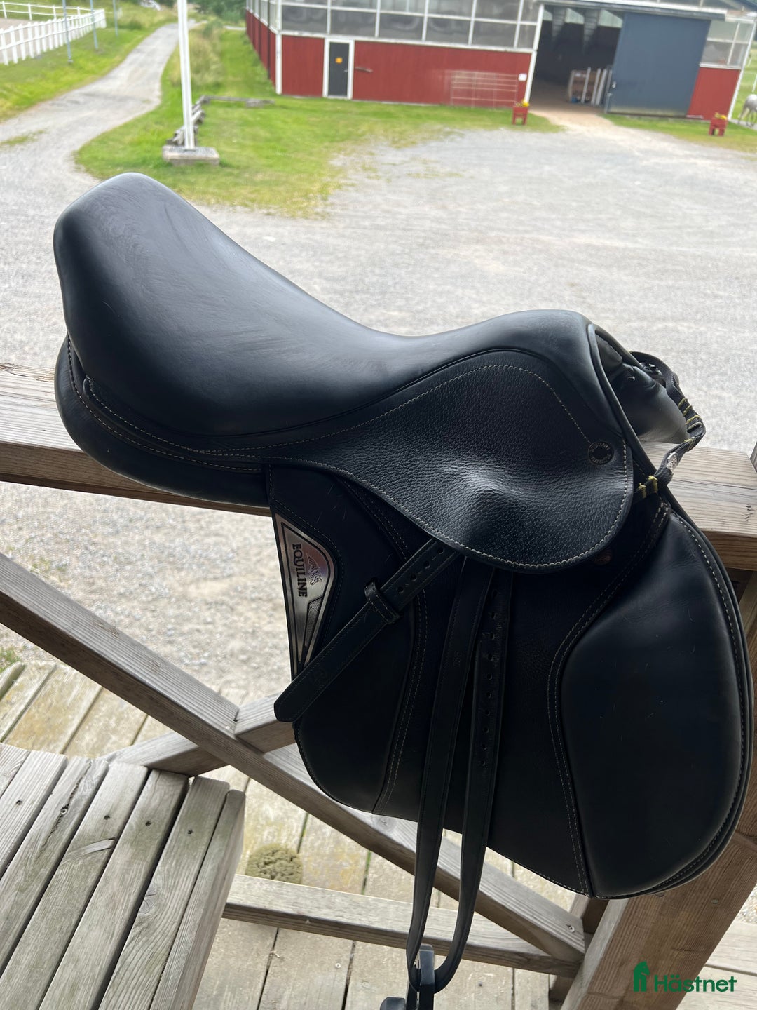Sadlar hästutrustning till salu: Svart hoppsadel 16 tum Equiline Marghe MW  i Åkersberga - Annons 2