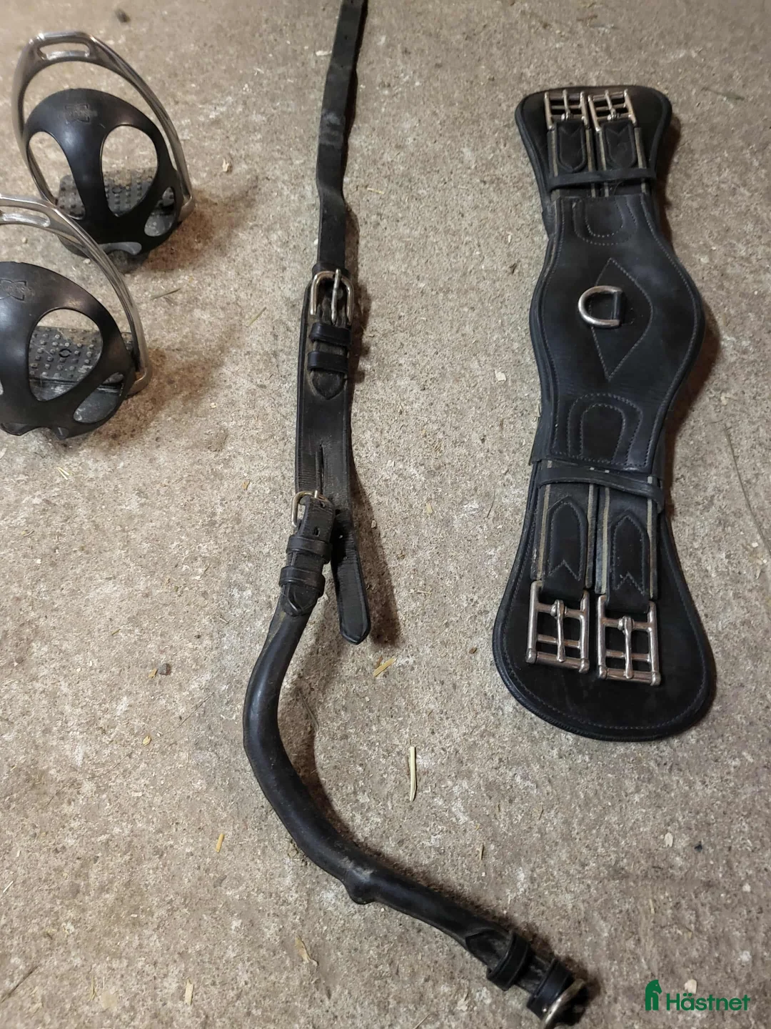 Sadeltillbehör hästutrustning till salu: Lippo dressyrgjord, m.m. i Köping - Annons 2