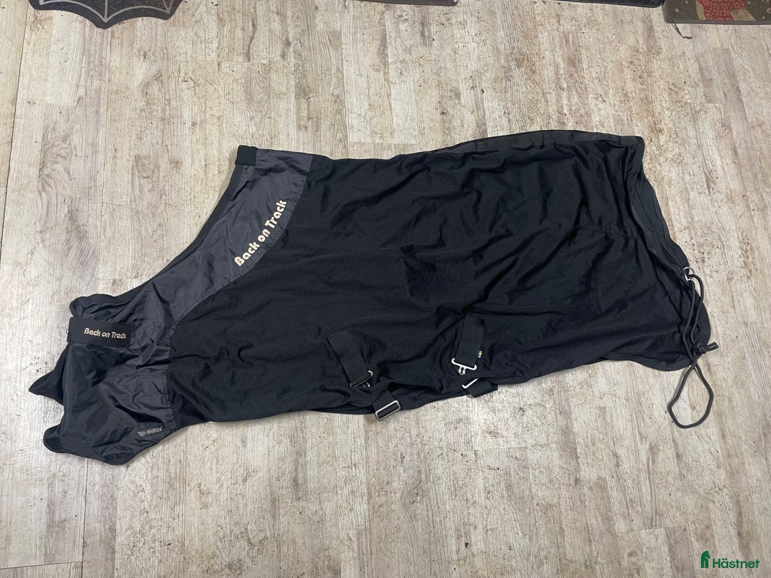 Täcken hästutrustning till salu: Back om track nättäcke stl 115 i Heby - Annons 1