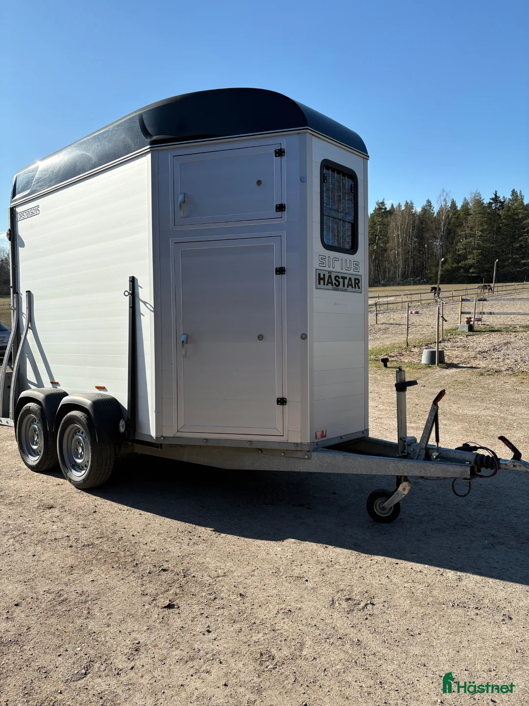 Hästtransporter  fordon & transport till salu: Sirius S80 2022 Maxad rymd, sadelkam. & hård lucka i Enköping - Annons 1