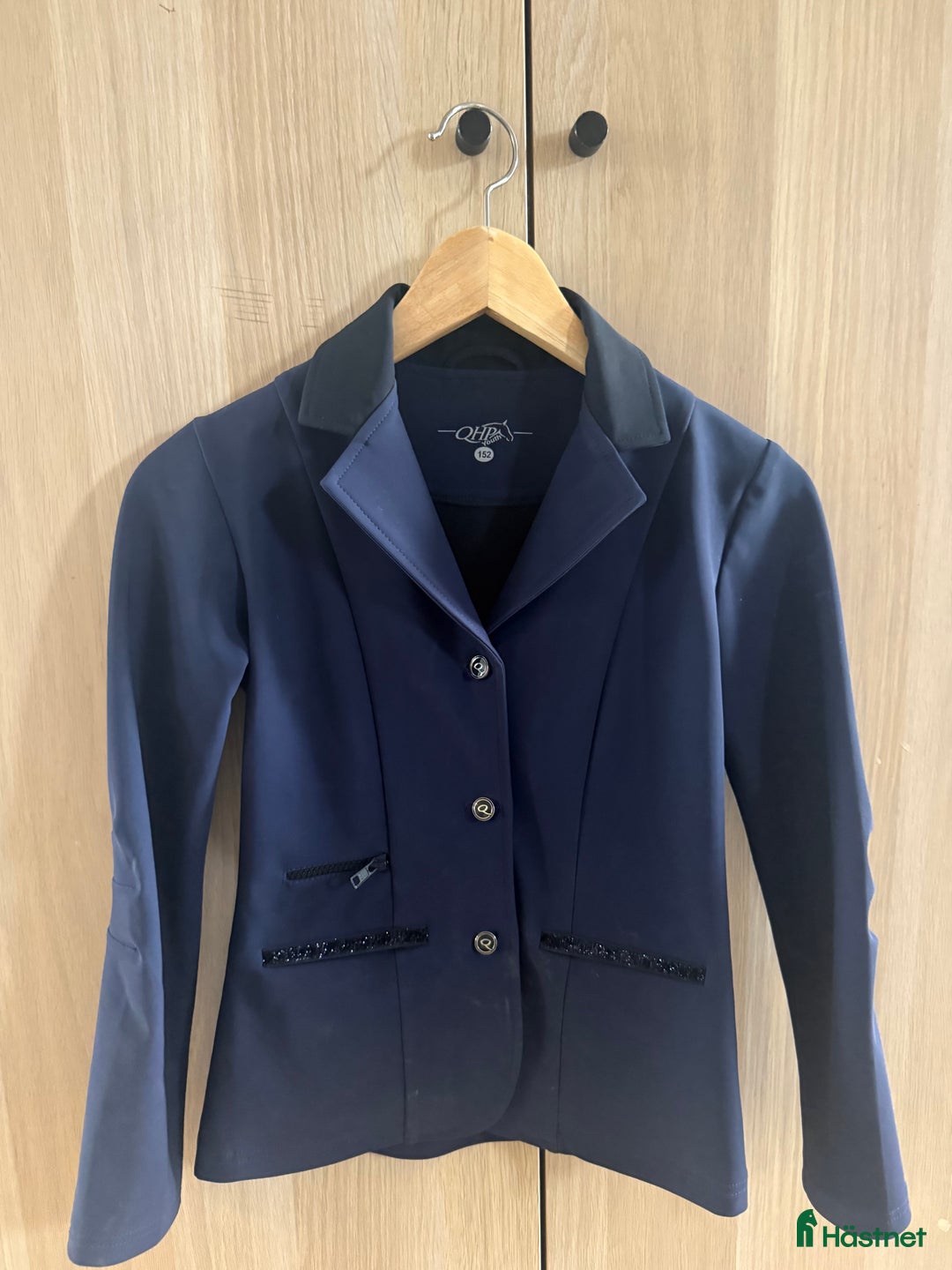 Jackor & Kavajer ryttarutrustning till salu: Jätte fin marin blå kavaj från ohp i Vallentuna - Annons 1