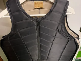 Säkerhetsvästar ryttarutrustning till salu: Racesafe adult L i Bergshamra - Annons 11