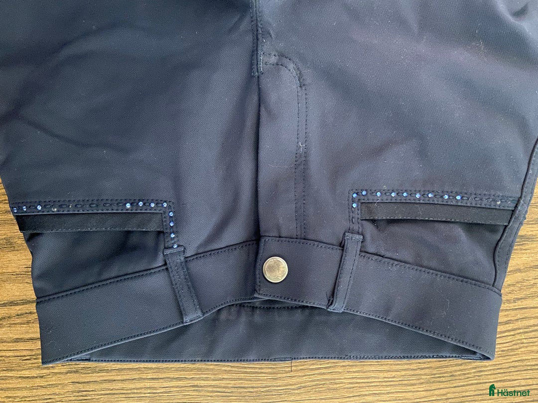 Ridbyxor ryttarutrustning till salu: Snygga ridbyxor med strass i Varberg - Annons 2