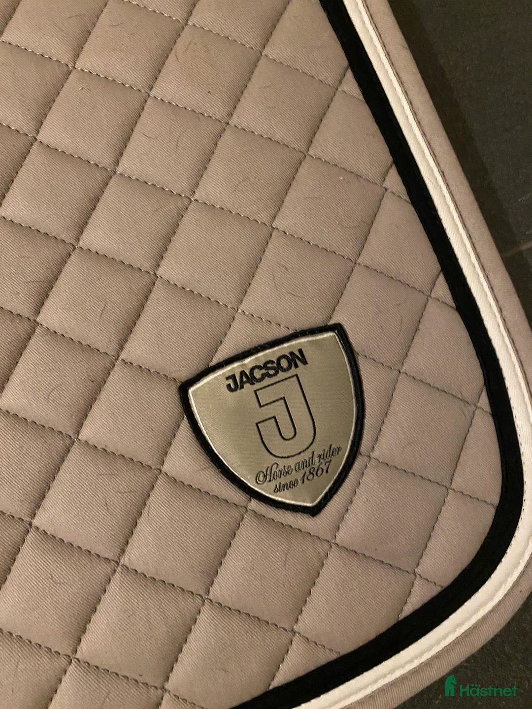 Schabrak & Vojlockar hästutrustning till salu: Helt nytt dressyrschabrak från Jackson - Annons 2