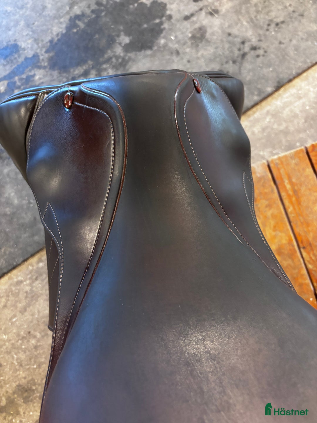 Sadlar hästutrustning till salu: Prestige Versailles hoppsadel brun. 17/32 M +2 i Nol - Annons 4