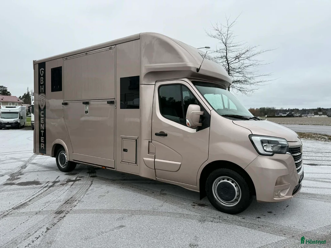 Hästlastbilar  fordon & transport till salu: HÄSTLASTBIL NORDIC HORSE 5 STUTERI *HÖG LASTVIKT* i Köping - Annons 1