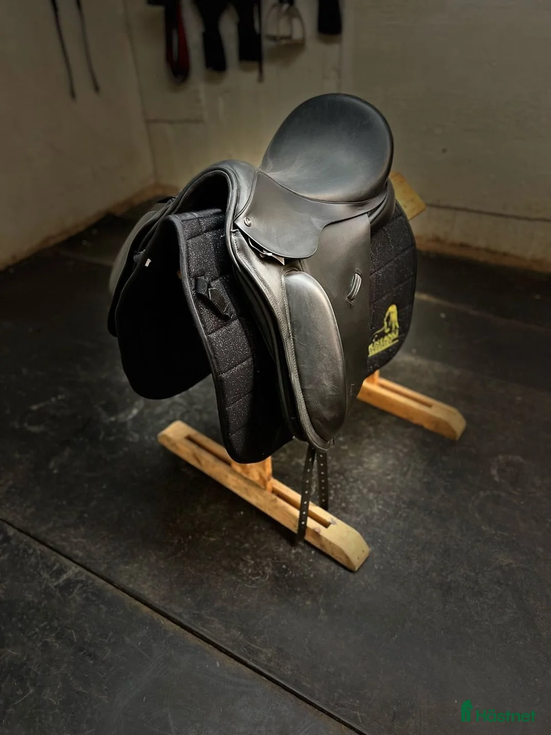 Sadlar hästutrustning till salu: REA 90% Ideal Paulara Dressyr 17”M svart  i Knivsta - Annons 2