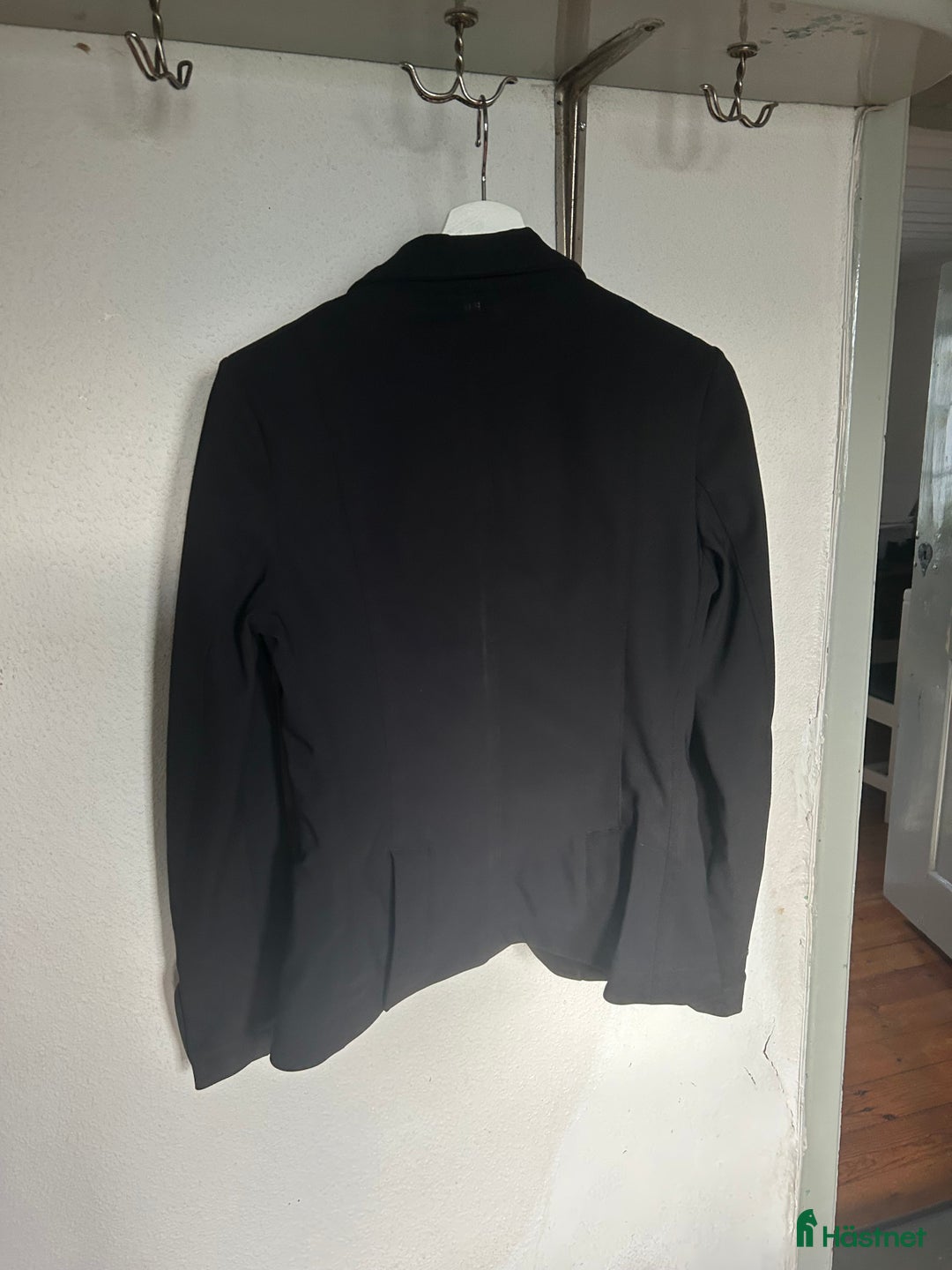 Jackor & Kavajer ryttarutrustning till salu: Vestrum svart it 42 i Klintehamn - Annons 4