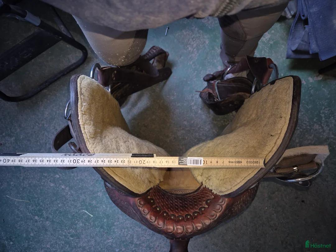 Sadlar hästutrustning till salu: Gedigen,tung westen sadel i Sunne - Annons 4