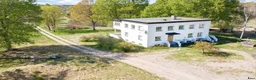  hästgårdar till salu: Fint belägen skogsgård med häststall i Hishult - Annons 1