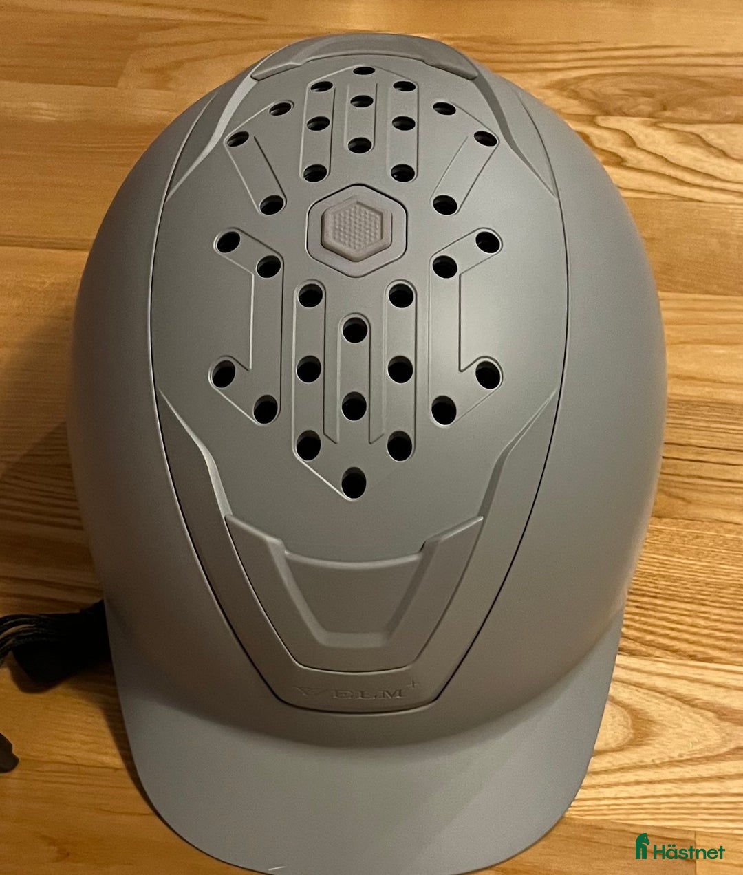 Hjälmar ryttarutrustning till salu: Y/ELM ridhjälm, helt ny med justerbar storlek i Segeltorp - Annons 1