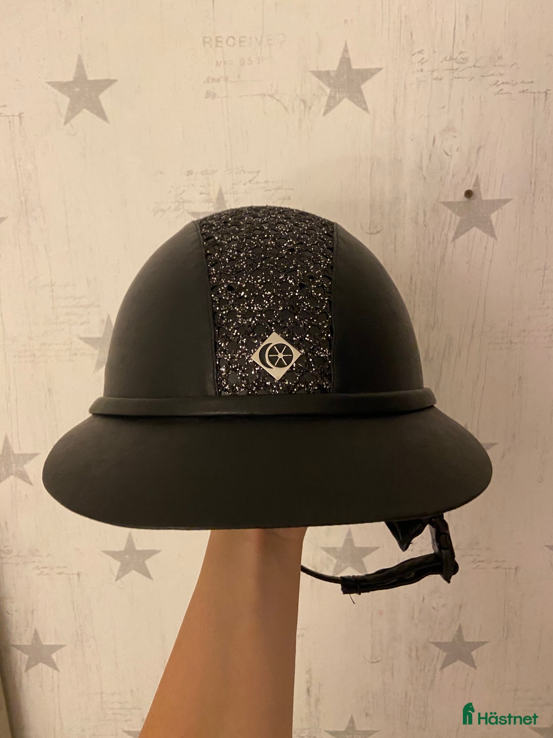 Hjälmar ryttarutrustning till salu: Super fin charles owen hjälm till salu! i Furuvik - Annons 1