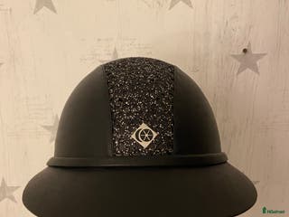 Hjälmar ryttarutrustning till salu: Super fin charles owen hjälm till salu! i Furuvik - Annons 24