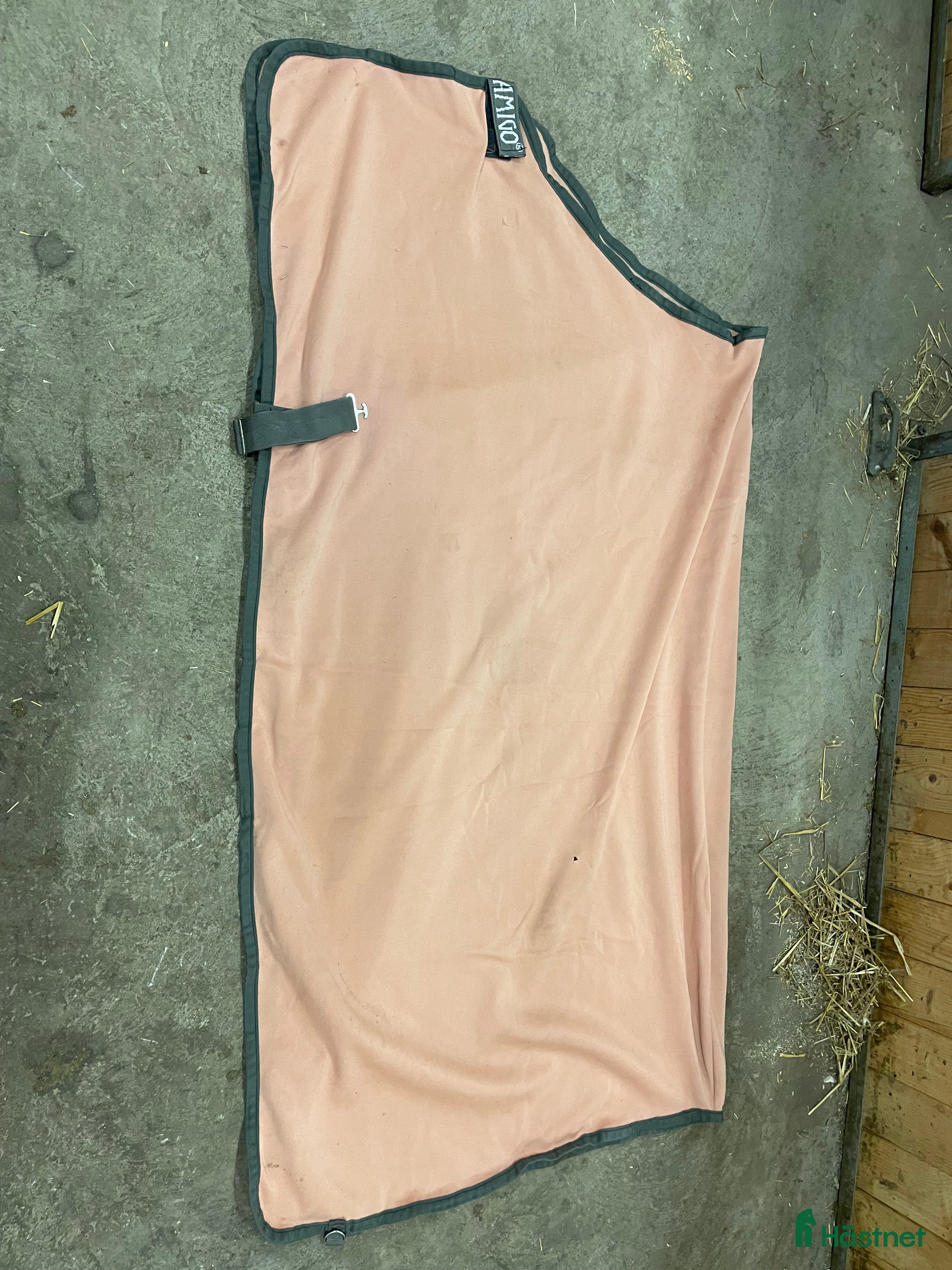 Täcken hästutrustning till salu: Amigo fleccetäcke  i Skara - Annons 1