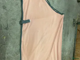 Täcken hästutrustning till salu: Amigo fleccetäcke i Skara - Annons 1