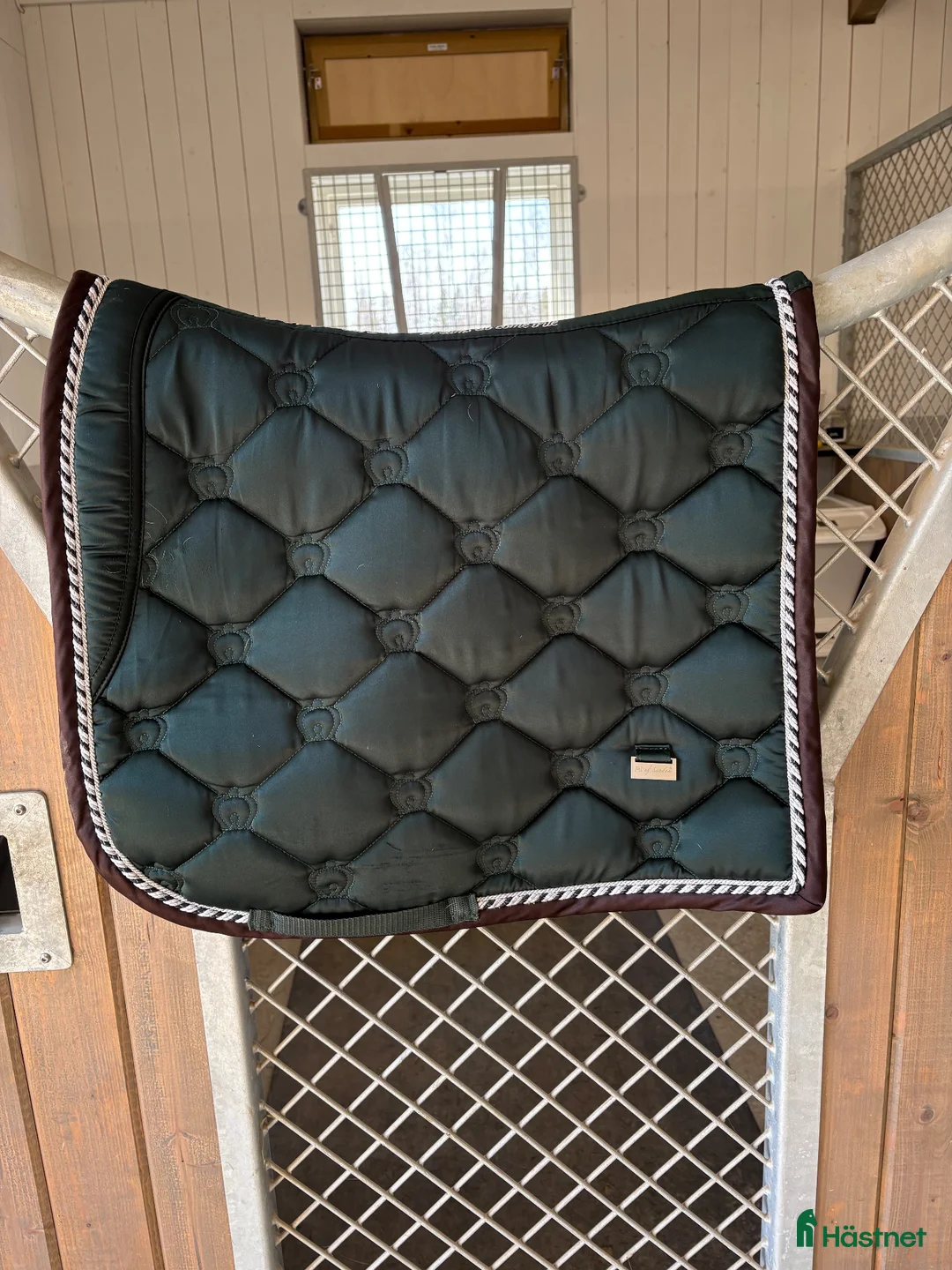 Schabrak & Vojlockar hästutrustning till salu: Smaragdgrönt dressyrschabrak Ps of sweden i Borlänge - Annons 1