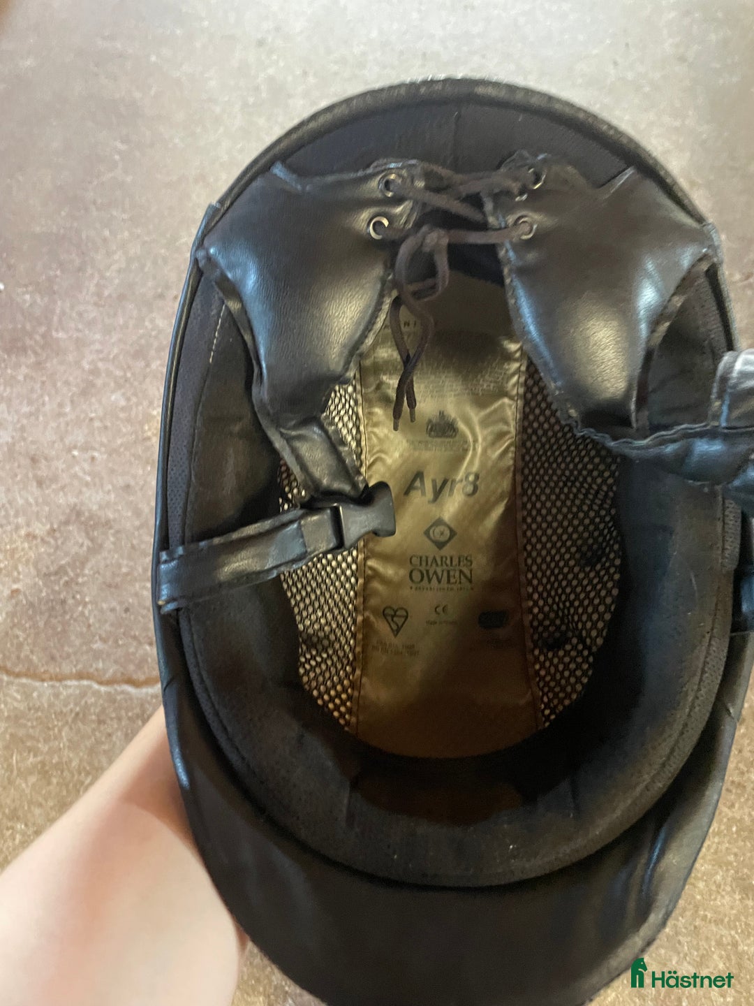 Hjälmar ryttarutrustning till salu: Hjälm, Charles Owen, skinn, 56 i Helsingborg - Annons 6