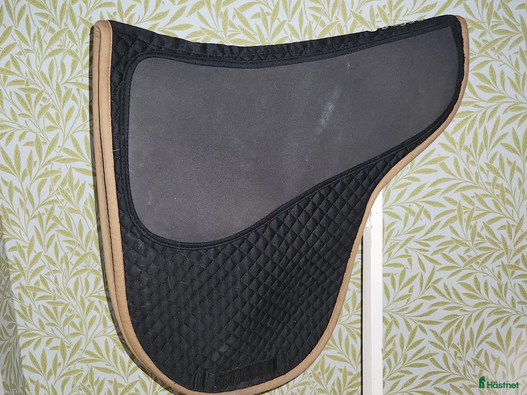 Sadlar hästutrustning till salu: Lippo dressyrsadel i Hindås - Annons 5
