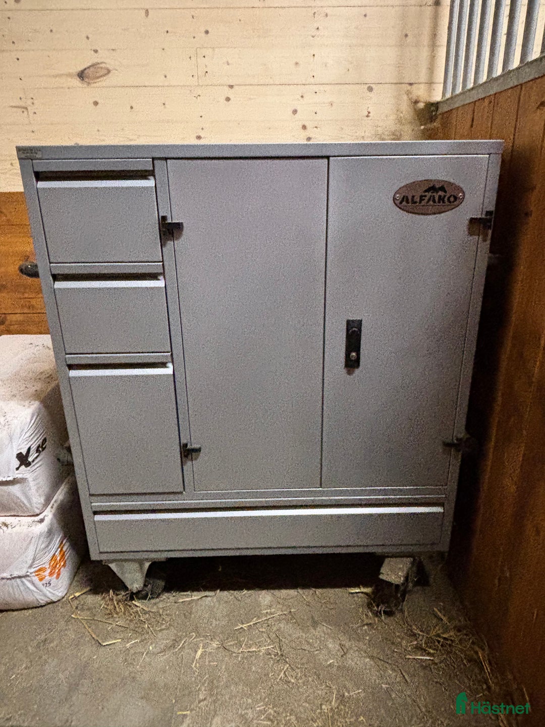 Stallinredning, stängsel & gård övrig utrustning till salu: Alfako sadelskåp i Falkenberg - Annons 1