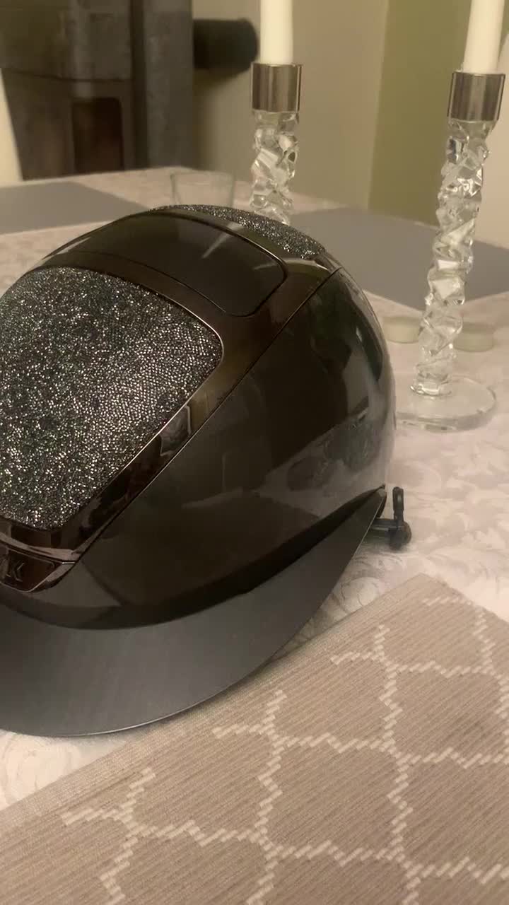 Hjälmar ryttarutrustning till salu: Kask Lady Star Swarovski 57-59 - Video 1