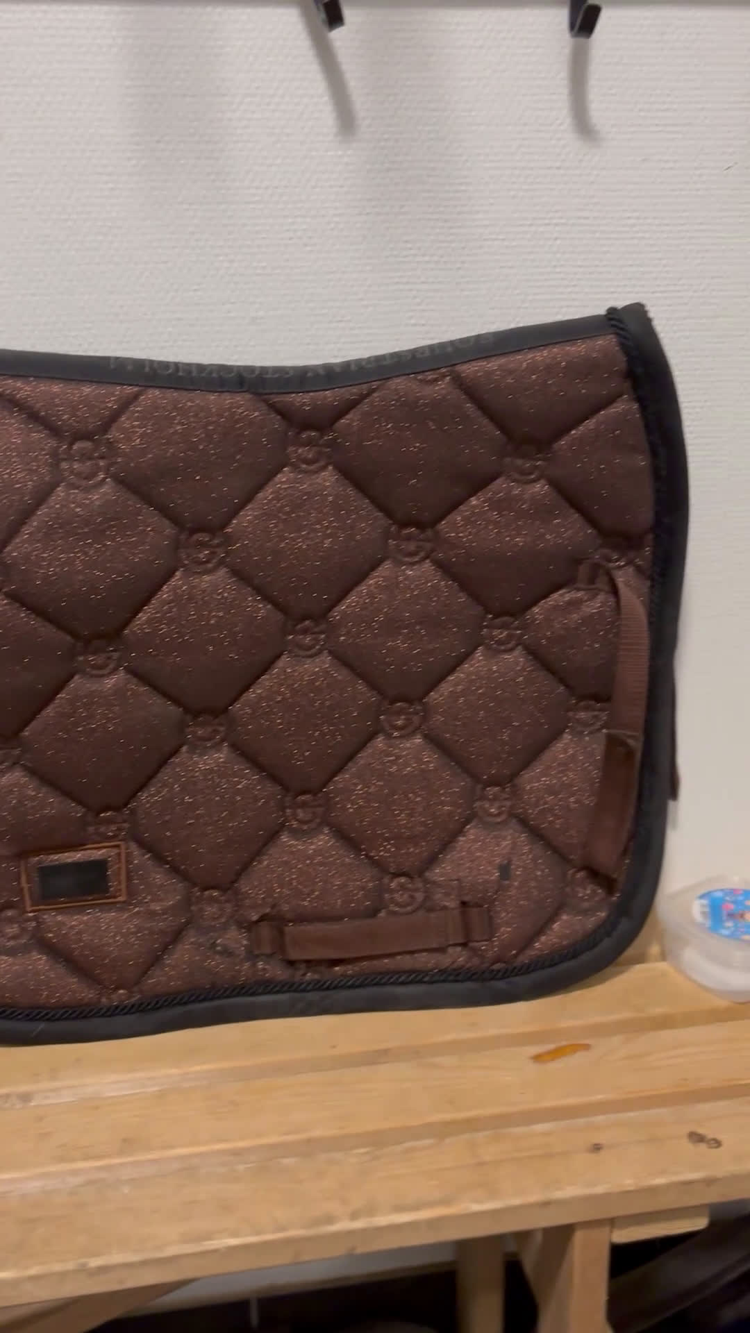 Schabrak & Vojlockar hästutrustning till salu: ES glitter schabrak i Järna - Video 1