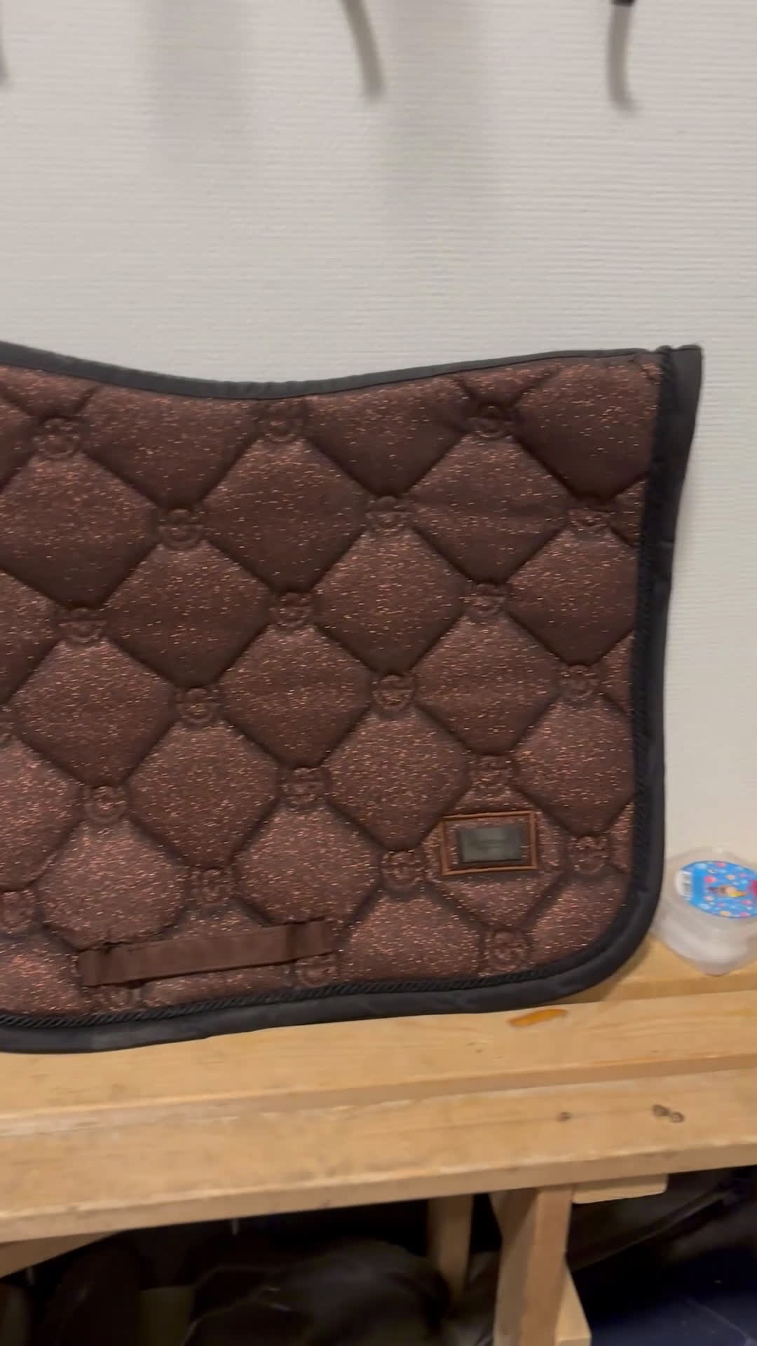 Schabrak & Vojlockar hästutrustning till salu: ES glitter schabrak i Järna - Video 2