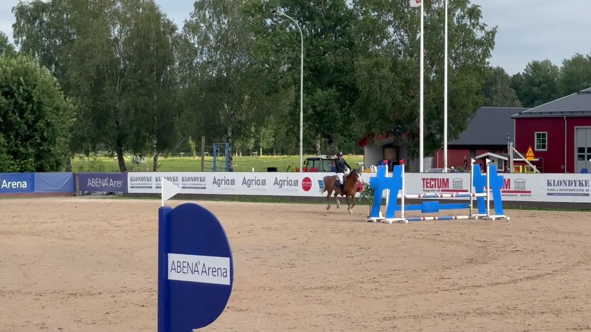 Hoppning hästar till salu: Talangfull hopponny, WE, även lite körd  i Kalvsvik - Video 3