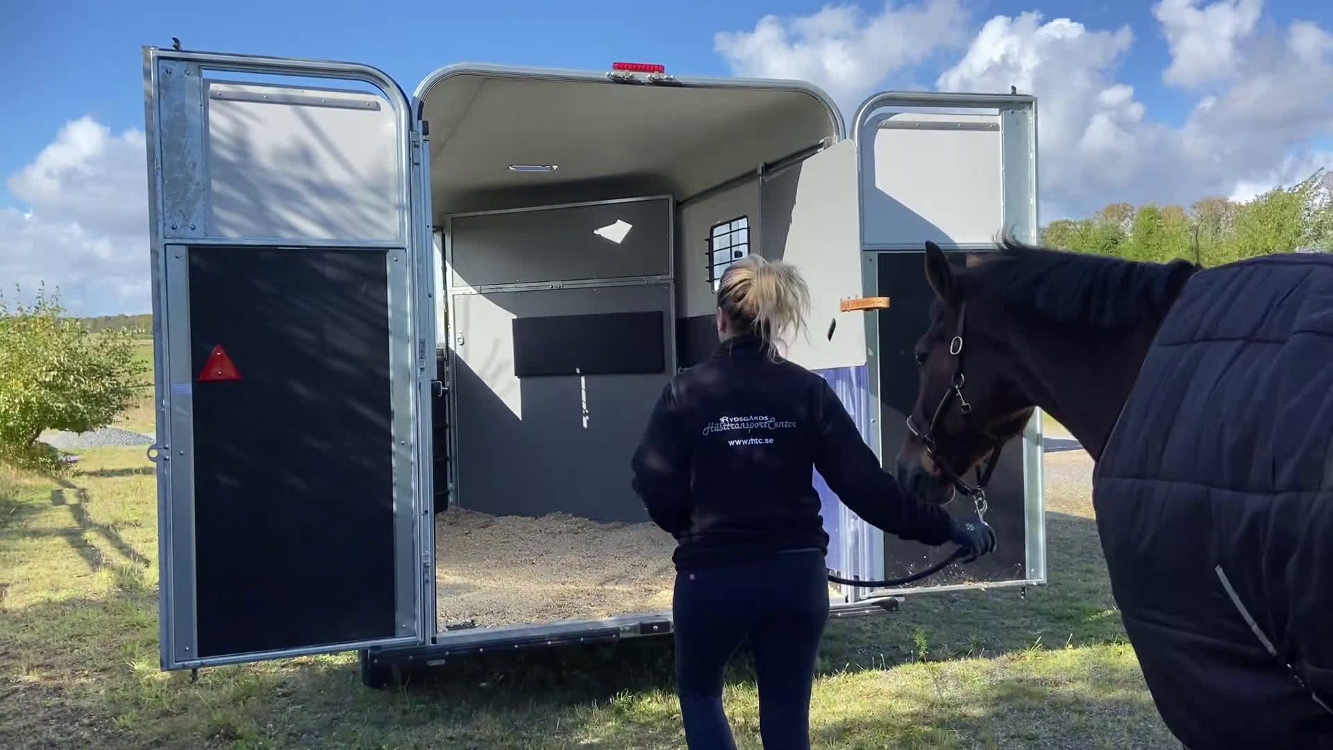 Hästtransporter  fordon & transport till salu: Fautras Oblic + 2, 2025-  finns i lager i Skurup - Video 1