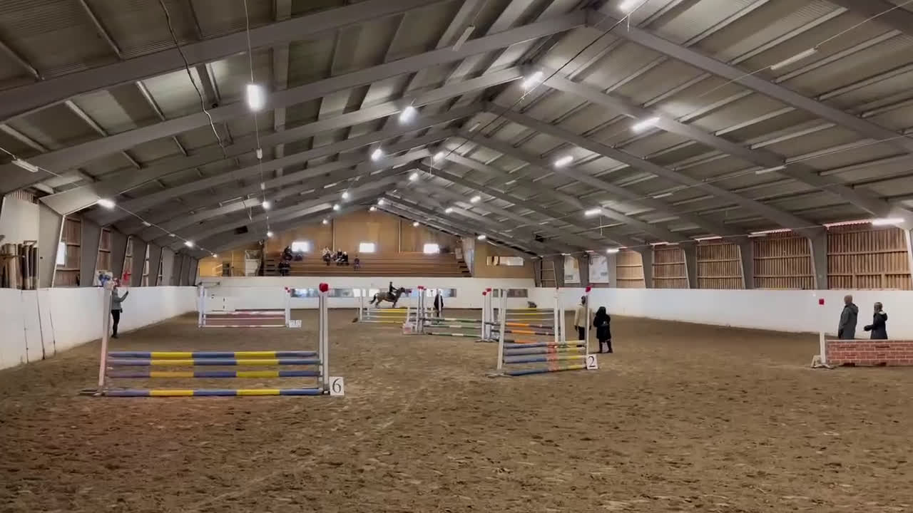 Hoppning hästar till salu: Supersnäll D-ponny i Kungsängen - Video 1