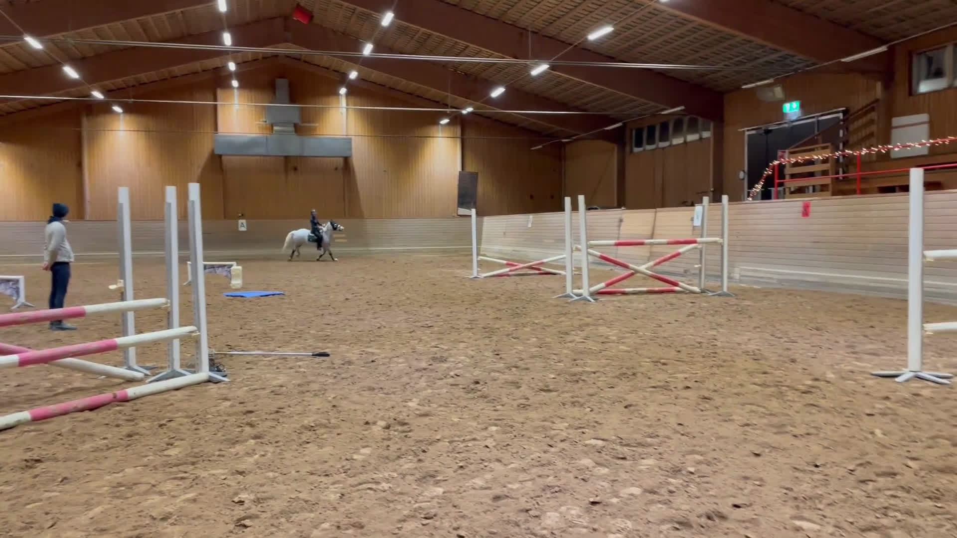 Hoppning hästar till salu: Trevlig ponny  i Skattungbyn - Video 3