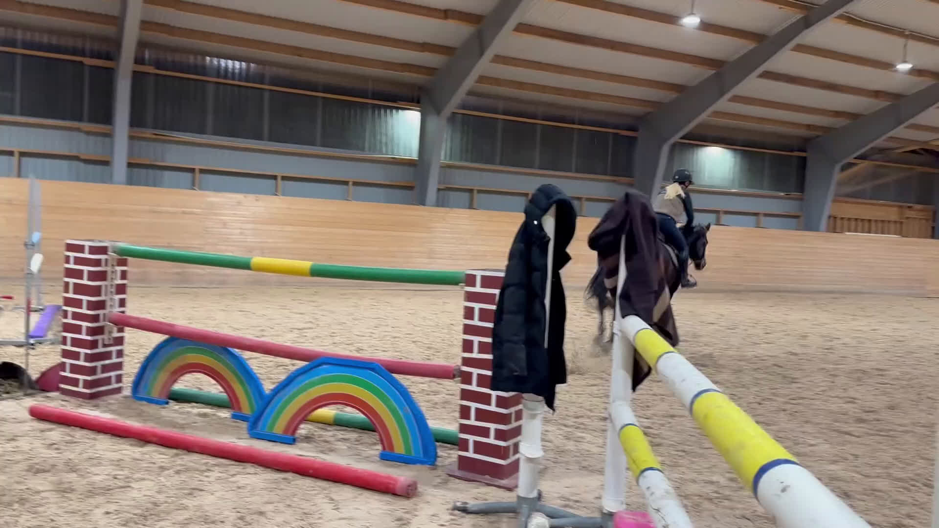 Hoppning hästar till salu: 13 årigt sto i Skepplanda - Video 3