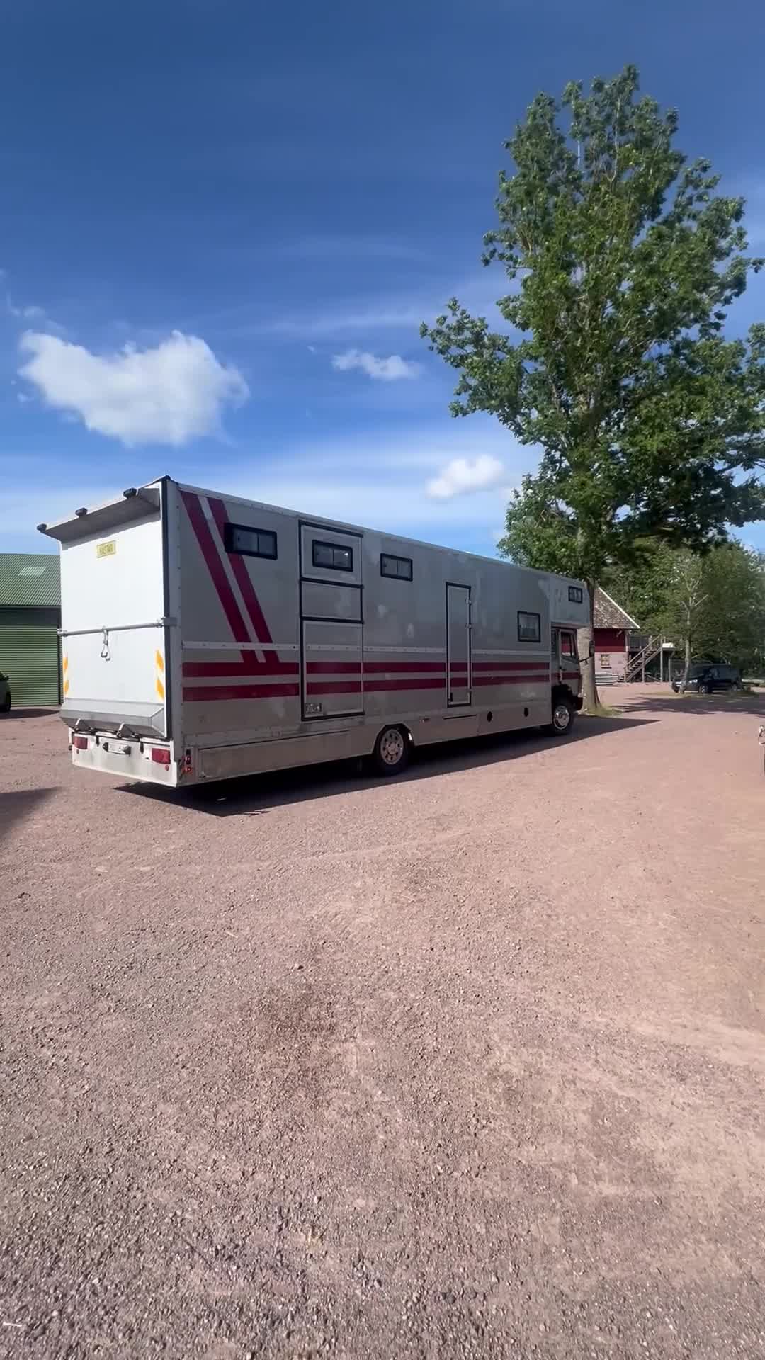 Hästlastbilar  fordon & transport till salu: En riktig trotjänare till lastbil - nybesiktigad! - Video 1